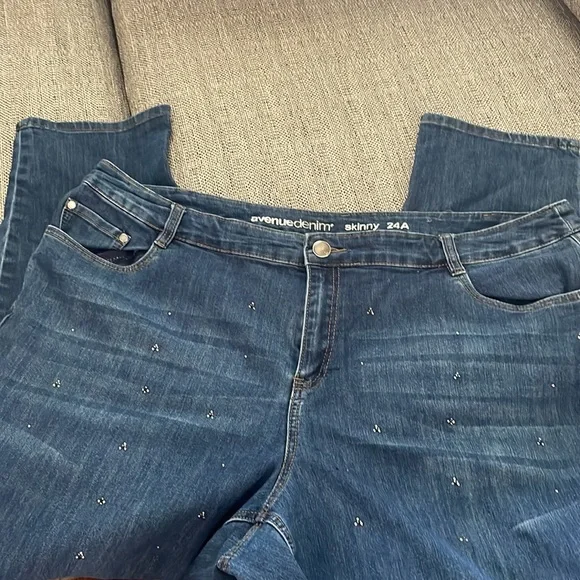 AVENUE RHINESTONE JEANS - Picture 2 of 4